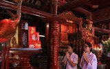 Học sinh Hà Nội vào Văn Miếu cầu may trước ngày khoa cử
